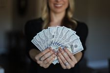 得意なことで年収プラス60万円　自分にあった副業の見つけ方とは？