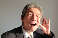 不機嫌な大人は嫌われる！イライラした態度で周囲を困らせる50代に必要なこと（＊画像はイメージです）