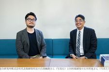 白潟総合研究所代表取締役社長の白潟敏朗さんと同社取締役の石川哲也さん