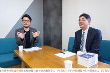 白潟総合研究所代表取締役社長の白潟敏朗さんと同社取締役の石川哲也さん