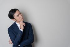 存在自体がハラスメント！「いつも不機嫌な人」から身を守るために知るべきこと（＊画像はイメージです）