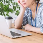 「やらないといけないけどつい後回し…」　めんどくさがりな自分を変えるコツとは？（＊画像はイメージです）