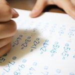 ほめる？それとも…算数のテストで80点をとったわが子への接し方（＊画像はイメージです）