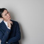存在自体がハラスメント！「いつも不機嫌な人」から身を守るために知るべきこと（＊画像はイメージです）
