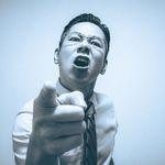 どの職場にもいる「声の大きな人」に押し切られないための議論の秘訣とは？（＊画像はイメージです）