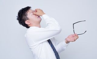 長時間パソコン画面を見た後に　目をリフレッシュする「ツボ」とは？