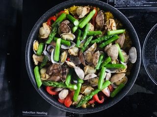 存在自体が「飯テロ」MAXキャッフォー！な海鮮パエリアで梅雨をやり過ごせ