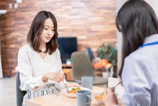 今日からできる!さりげなく雑談を切り上げる3つのカンタンテクニック(*画像はイメージです)